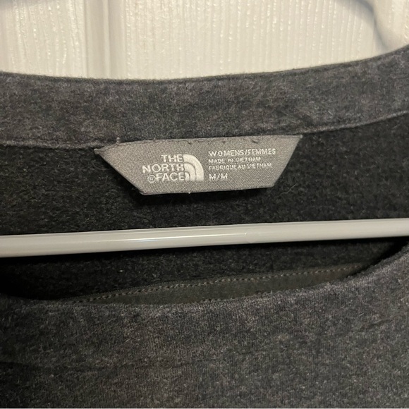 5/$100 The North Face Grey/Green pullover - Picture 2 of 4